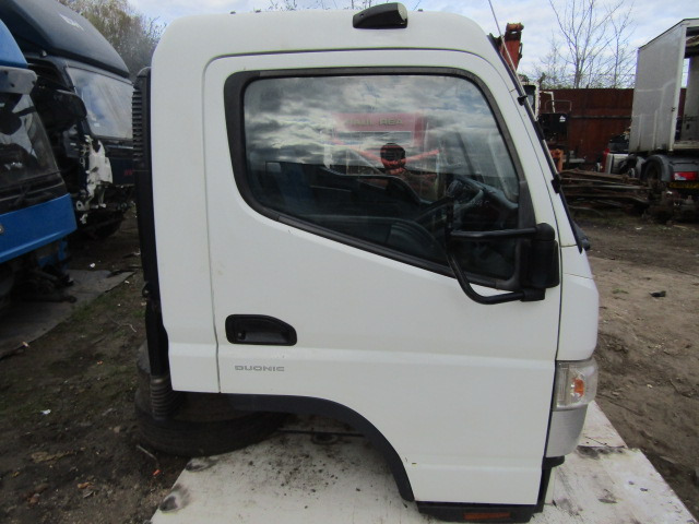 MITSUBISHI FUSO 7C 15/18 CAB (2014) - Kabína pre Nákladné auto: obrázok 3 MITSUBISHI FUSO 7C 15/18 CAB (2014) - Kabína pre Nákladné auto: obrázok 3