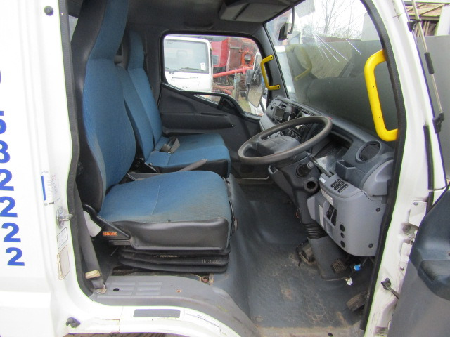 MITSUBISHI FUSO 7C15/18 CAB 2012 - Kabína pre Nákladné auto: obrázok 2 MITSUBISHI FUSO 7C15/18 CAB 2012 - Kabína pre Nákladné auto: obrázok 2