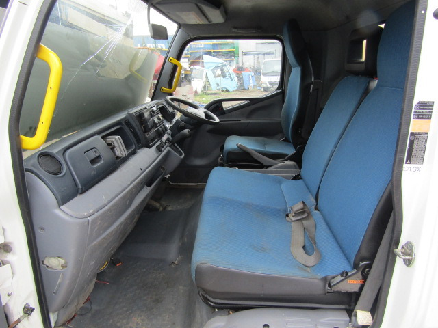 MITSUBISHI FUSO 7C15/18 CAB 2012 - Kabína pre Nákladné auto: obrázok 3 MITSUBISHI FUSO 7C15/18 CAB 2012 - Kabína pre Nákladné auto: obrázok 3