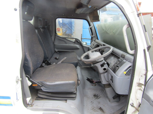 MITSUBISHI FUSO 7C15/18 CAB 2013 - Kabína pre Nákladné auto: obrázok 5 MITSUBISHI FUSO 7C15/18 CAB 2013 - Kabína pre Nákladné auto: obrázok 5