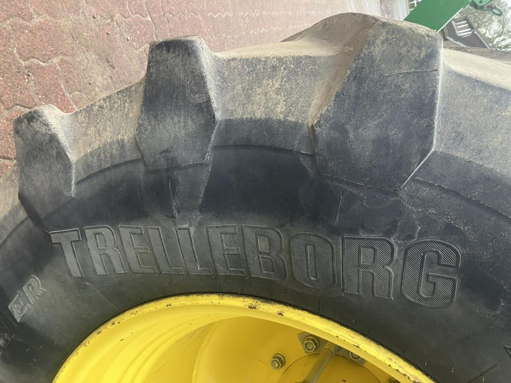 John Deere 6215R - Traktor: obrázok 3 John Deere 6215R - Traktor: obrázok 3
