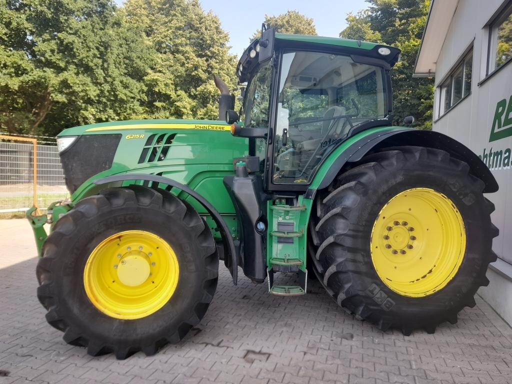 John Deere 6215R - Traktor: obrázok 1 John Deere 6215R - Traktor: obrázok 1