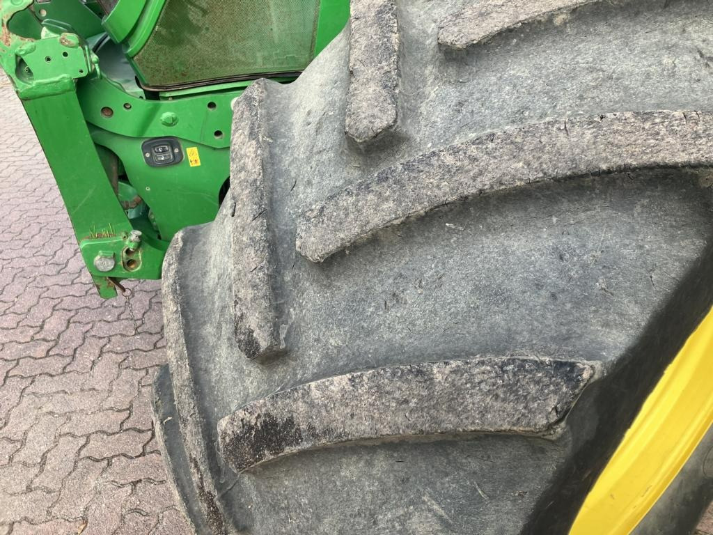 John Deere 6215R - Traktor: obrázok 2 John Deere 6215R - Traktor: obrázok 2