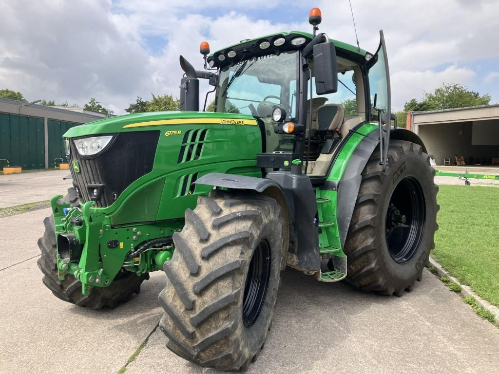 John Deere 6215R - Traktor: obrázok 1 John Deere 6215R - Traktor: obrázok 1