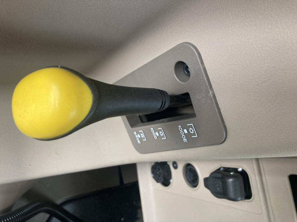 John Deere 6M240 - Traktor: obrázok 4 John Deere 6M240 - Traktor: obrázok 4