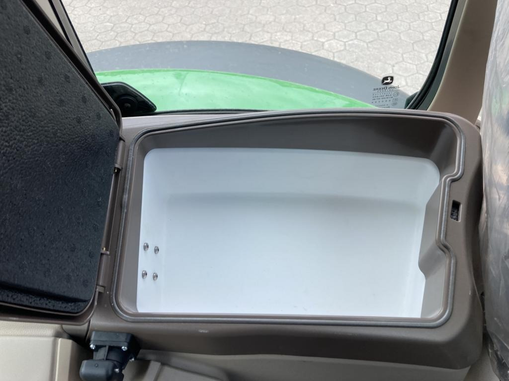 John Deere 6R140 - Traktor: obrázok 4 John Deere 6R140 - Traktor: obrázok 4