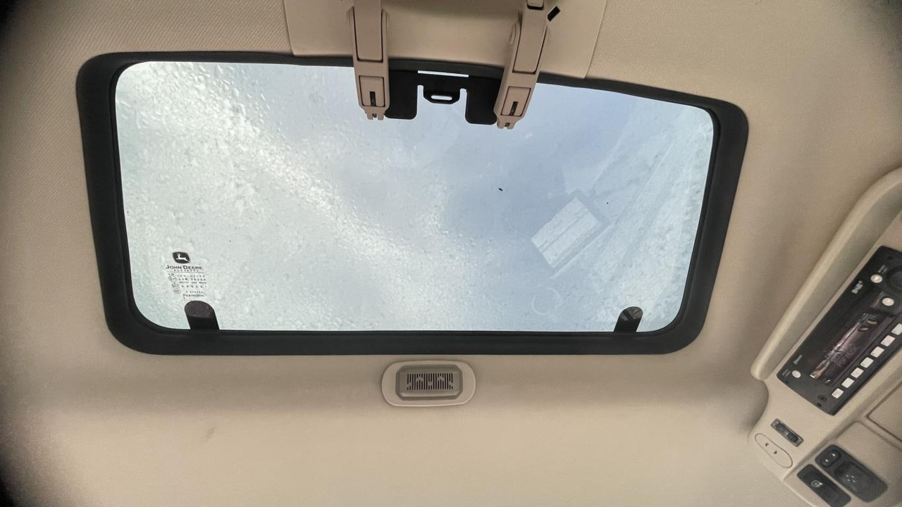 John Deere 6R215 - Traktor: obrázok 4 John Deere 6R215 - Traktor: obrázok 4