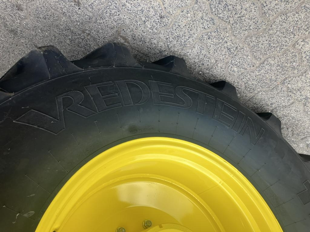 John Deere 6R215 - Traktor: obrázok 3 John Deere 6R215 - Traktor: obrázok 3