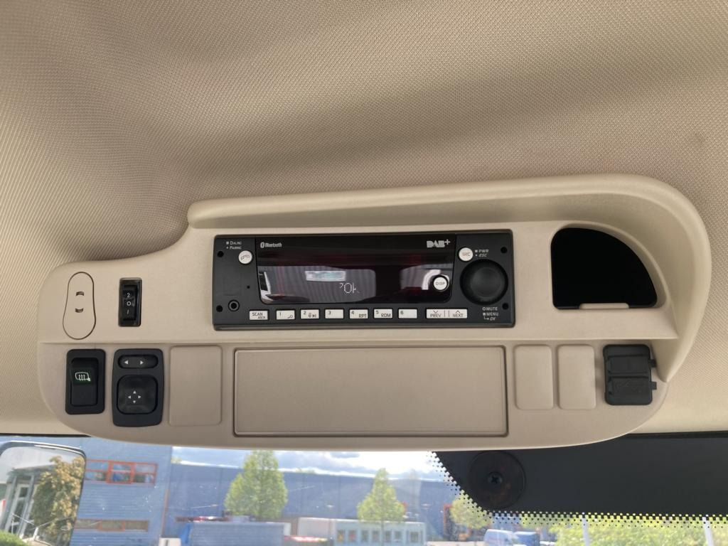 John Deere 6R215 - Traktor: obrázok 5 John Deere 6R215 - Traktor: obrázok 5