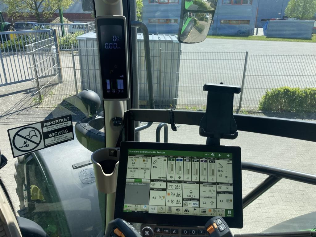 John Deere 6R215 - Traktor: obrázok 3 John Deere 6R215 - Traktor: obrázok 3