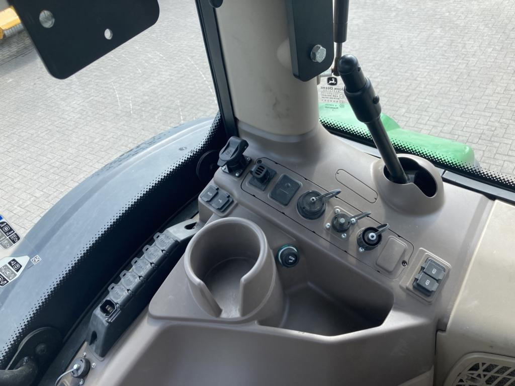 John Deere 6R230 - Traktor: obrázok 4 John Deere 6R230 - Traktor: obrázok 4
