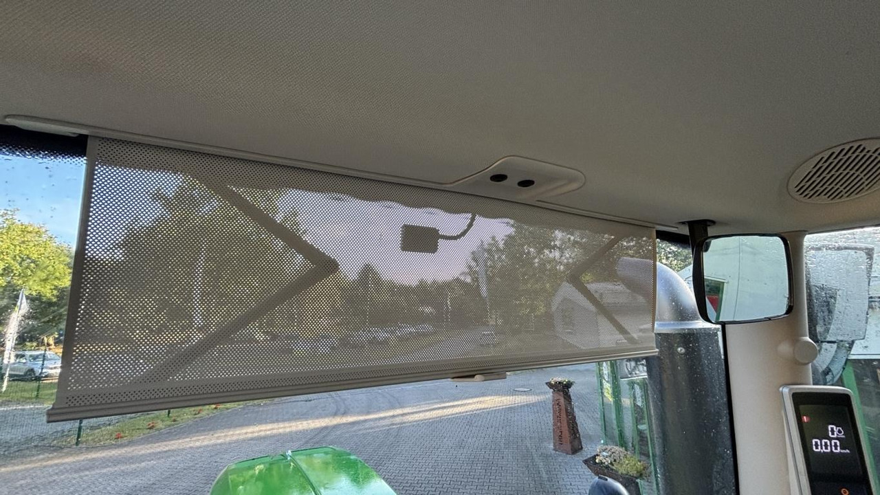 John Deere 6R250 - Traktor: obrázok 2 John Deere 6R250 - Traktor: obrázok 2