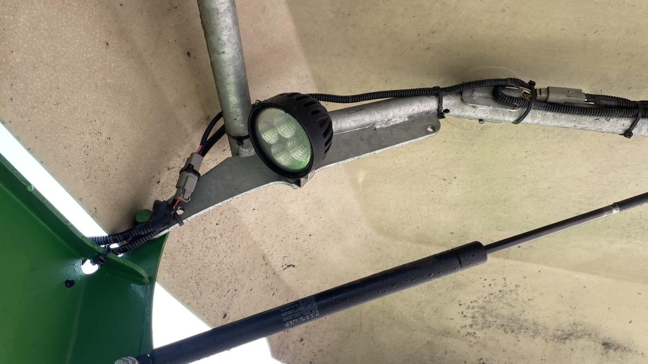 Stroje na zber krmovín John Deere C441R: obrázok 12