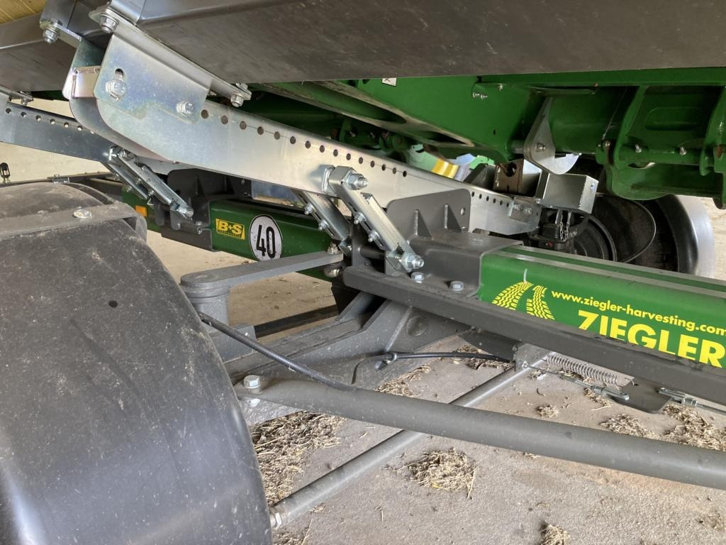 John Deere HD35X MY24 - Obilný kombajn: obrázok 4 John Deere HD35X MY24 - Obilný kombajn: obrázok 4