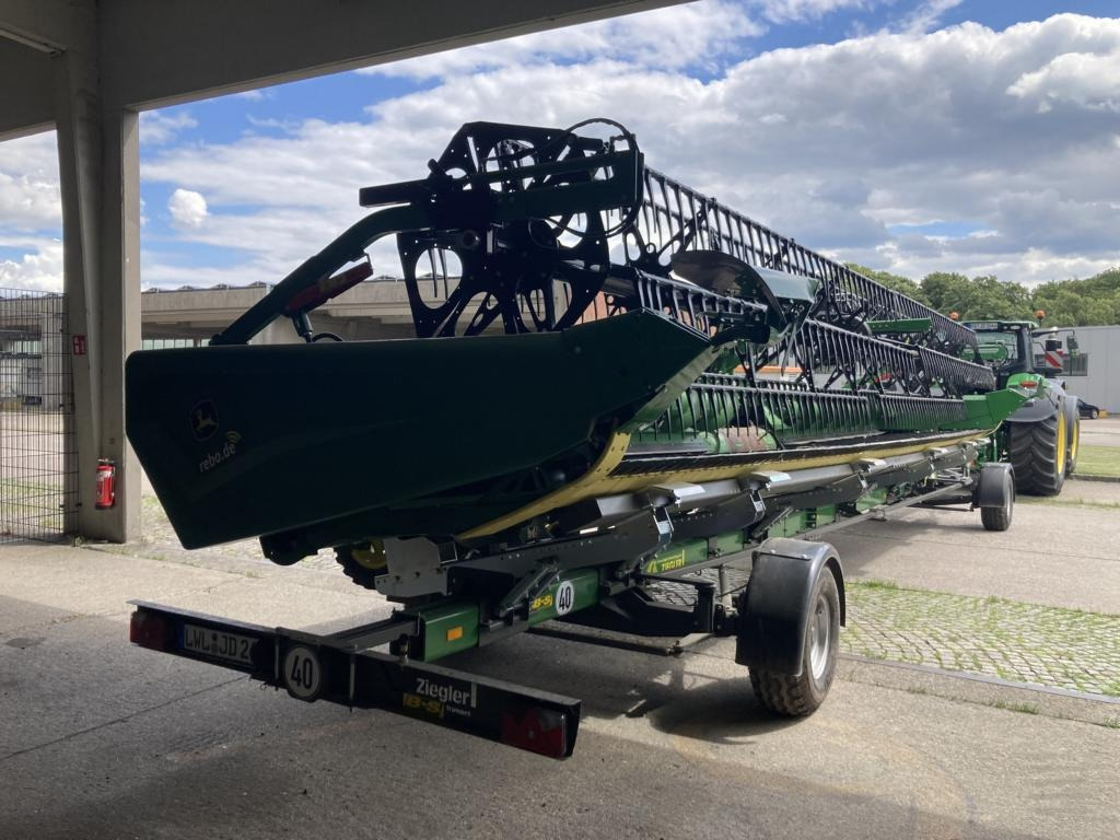 John Deere HD35X MY24 - Obilný kombajn: obrázok 1 John Deere HD35X MY24 - Obilný kombajn: obrázok 1