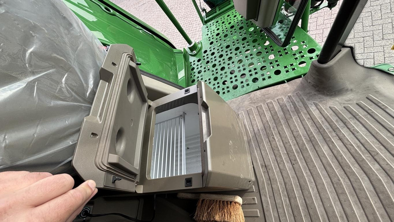 John Deere MÄHDRESCHER T5700 MY25 - Obilný kombajn: obrázok 3 John Deere MÄHDRESCHER T5700 MY25 - Obilný kombajn: obrázok 3