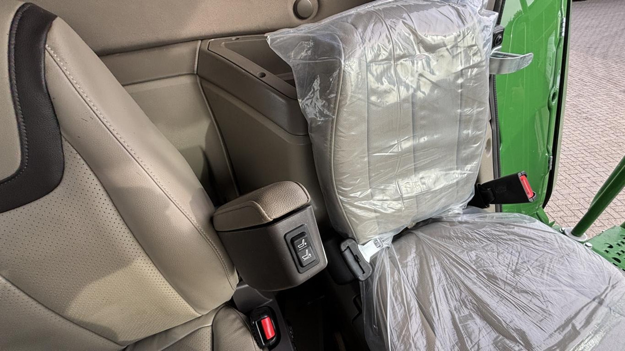 John Deere MÄHDRESCHER T5700 MY25 - Obilný kombajn: obrázok 2 John Deere MÄHDRESCHER T5700 MY25 - Obilný kombajn: obrázok 2