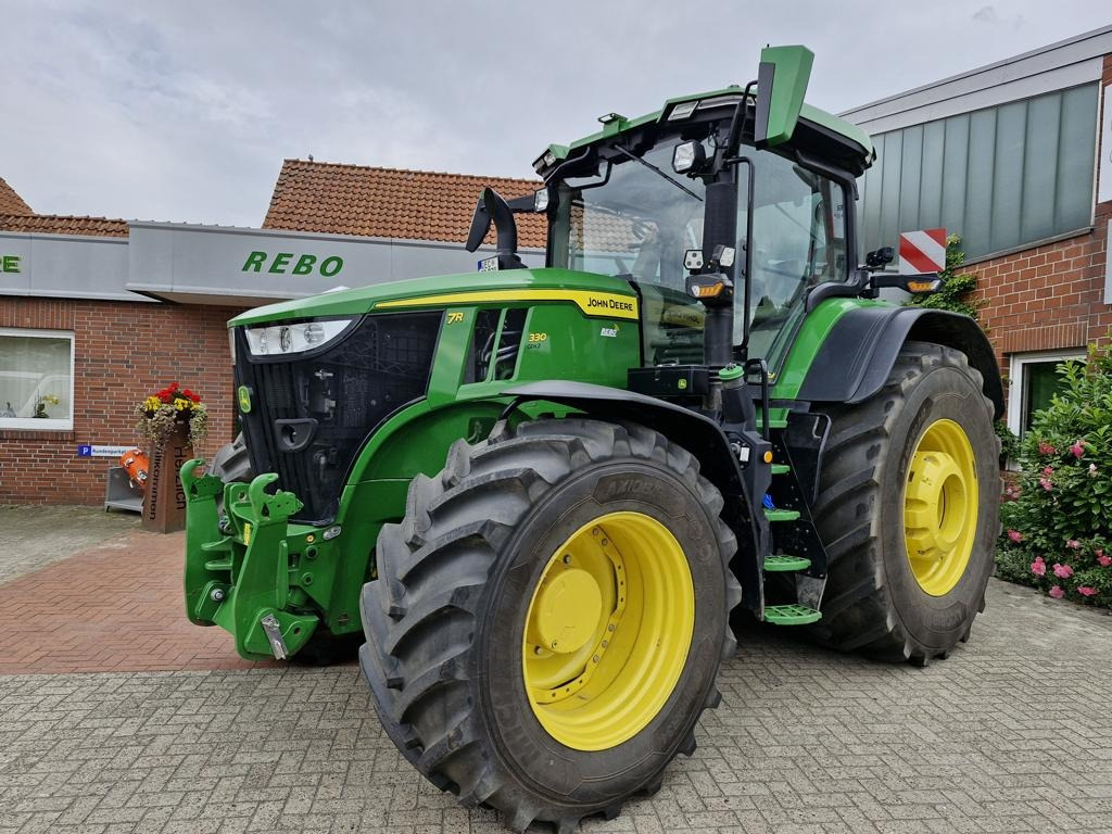 John Deere TRAKTOR 7R330 - Traktor: obrázok 1 John Deere TRAKTOR 7R330 - Traktor: obrázok 1