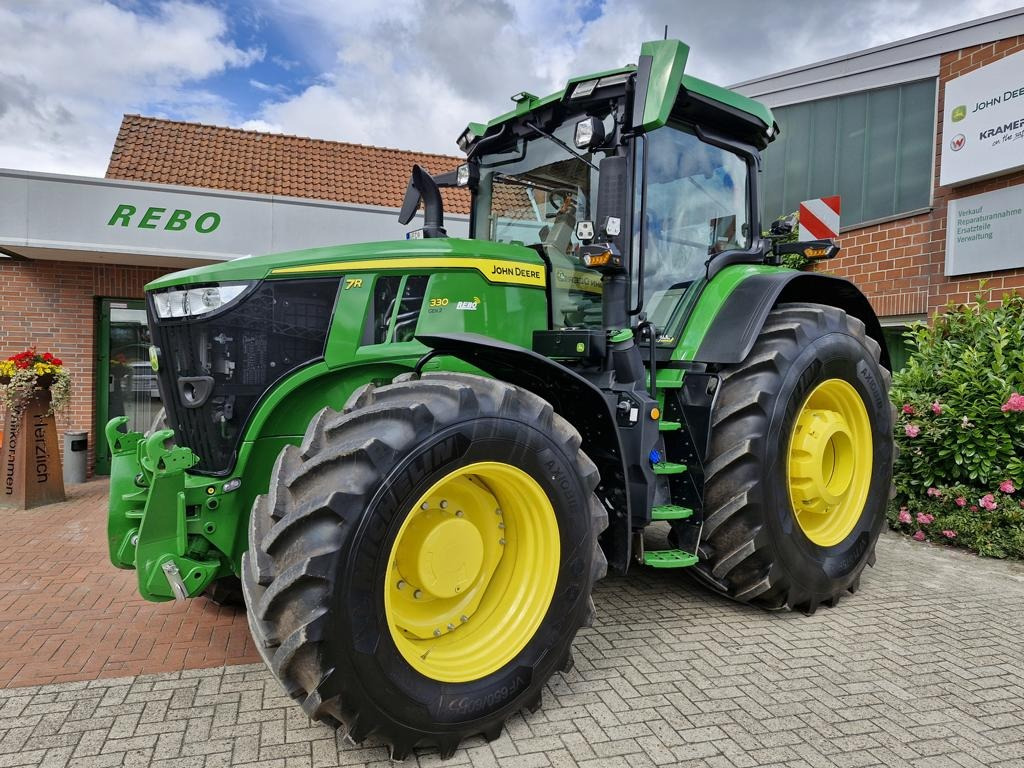 John Deere TRAKTOR 7R330 - Traktor: obrázok 1 John Deere TRAKTOR 7R330 - Traktor: obrázok 1