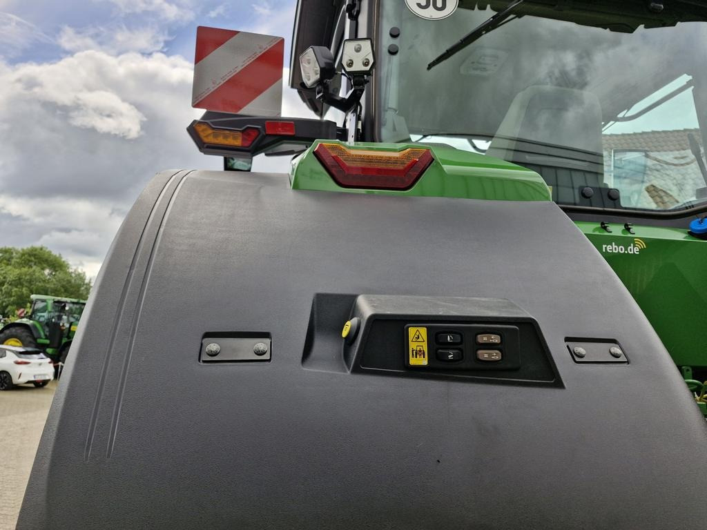 John Deere TRAKTOR 7R330 - Traktor: obrázok 2 John Deere TRAKTOR 7R330 - Traktor: obrázok 2