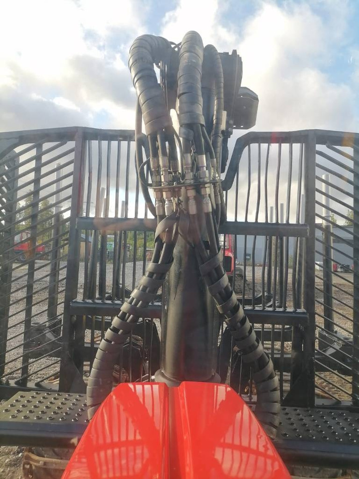 Komatsu 875 - Vyvážečka: obrázok 3 Komatsu 875 - Vyvážečka: obrázok 3