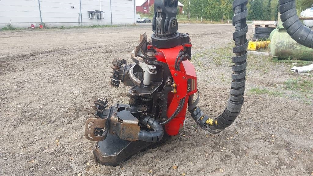 Komatsu 901 - Lesnícky harvestor: obrázok 5 Komatsu 901 - Lesnícky harvestor: obrázok 5