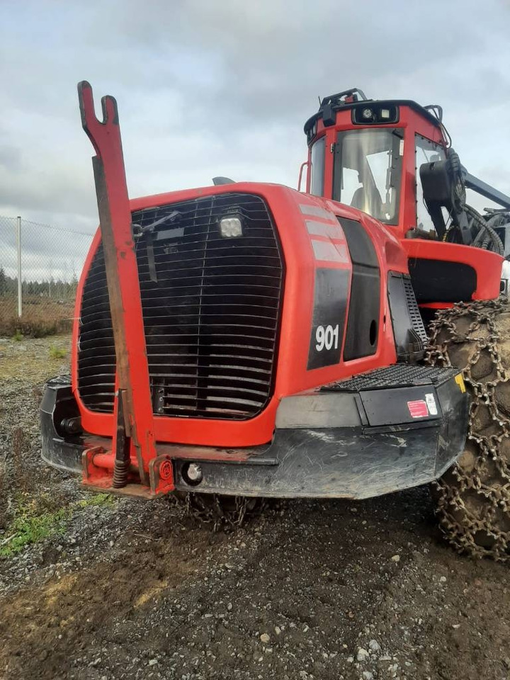 Komatsu 901 - Lesnícky harvestor: obrázok 2 Komatsu 901 - Lesnícky harvestor: obrázok 2