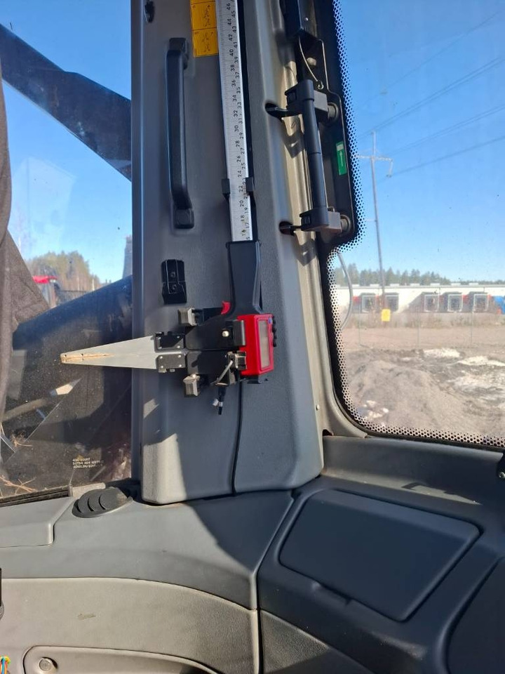 Lesnícky harvestor Komatsu 911: obrázok 11 Lesnícky harvestor Komatsu 911: obrázok 11