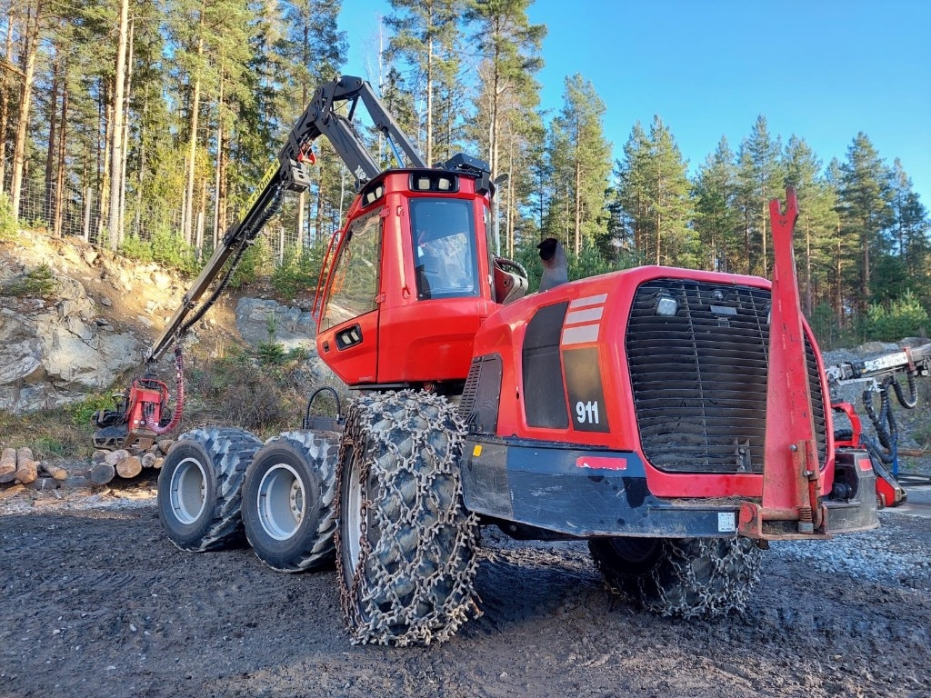 Komatsu 911 - Lesnícky harvestor: obrázok 5 Komatsu 911 - Lesnícky harvestor: obrázok 5
