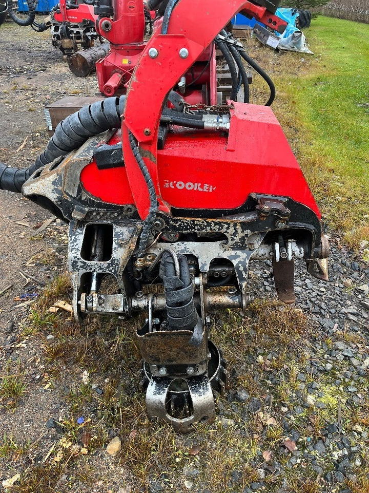 Komatsu 911 - Lesnícky harvestor: obrázok 3 Komatsu 911 - Lesnícky harvestor: obrázok 3