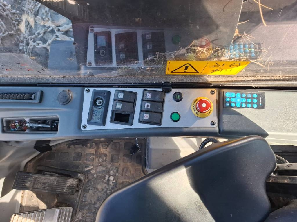 Lesnícky harvestor Komatsu 911: obrázok 20 Lesnícky harvestor Komatsu 911: obrázok 20