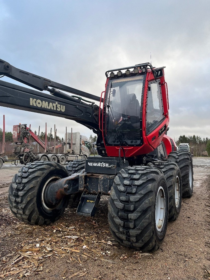 Komatsu 911 - Lesnícky harvestor: obrázok 1 Komatsu 911 - Lesnícky harvestor: obrázok 1