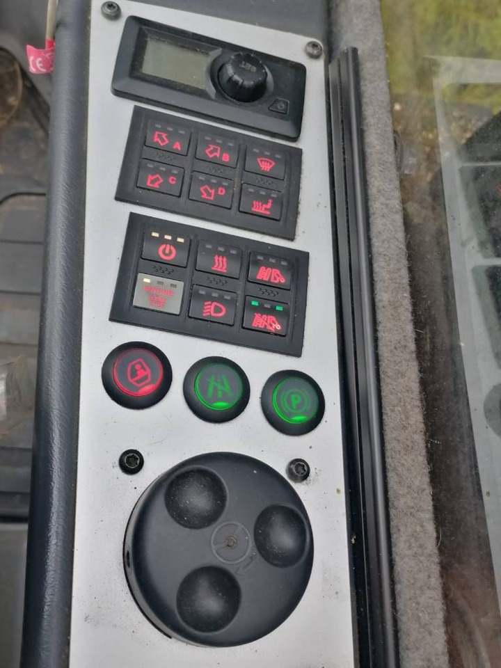 Komatsu 931 - Lesnícky harvestor: obrázok 5 Komatsu 931 - Lesnícky harvestor: obrázok 5