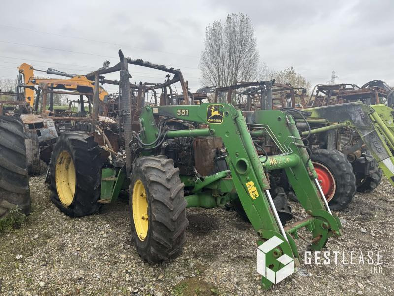 John Deere 5720 - Traktor: obrázok 2 John Deere 5720 - Traktor: obrázok 2