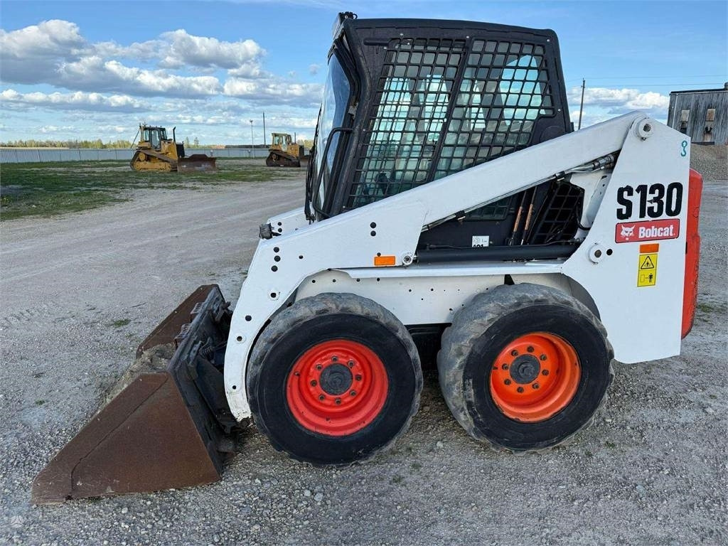 Bobcat S130 - Šmykom riadený nakladač: obrázok 3 Bobcat S130 - Šmykom riadený nakladač: obrázok 3
