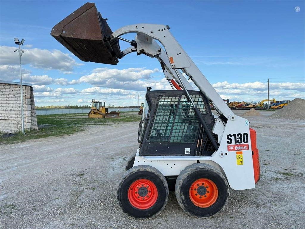 Bobcat S130 - Šmykom riadený nakladač: obrázok 4 Bobcat S130 - Šmykom riadený nakladač: obrázok 4