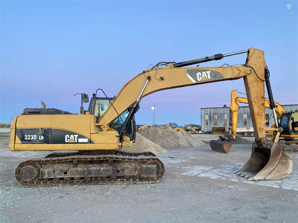 CAT 323 DLN - Pásové rýpadlo: obrázok 5 CAT 323 DLN - Pásové rýpadlo: obrázok 5