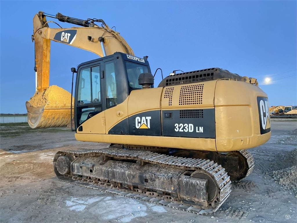 CAT 323 DLN - Pásové rýpadlo: obrázok 3 CAT 323 DLN - Pásové rýpadlo: obrázok 3