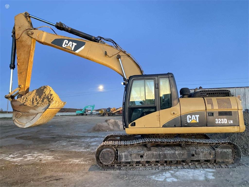 CAT 323 DLN - Pásové rýpadlo: obrázok 2 CAT 323 DLN - Pásové rýpadlo: obrázok 2