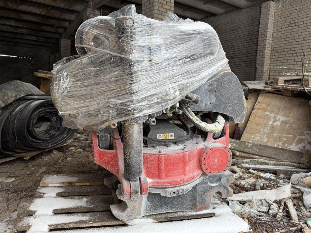 CAT 323 ROTOTILT R8 - Pásové rýpadlo: obrázok 2 CAT 323 ROTOTILT R8 - Pásové rýpadlo: obrázok 2