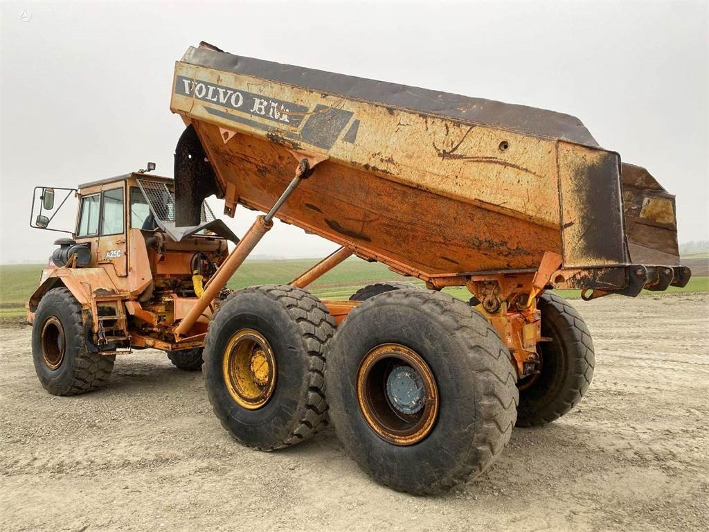 Volvo A25C , Nr.1 - Ťahačový kĺbový damper: obrázok 4 Volvo A25C , Nr.1 - Ťahačový kĺbový damper: obrázok 4