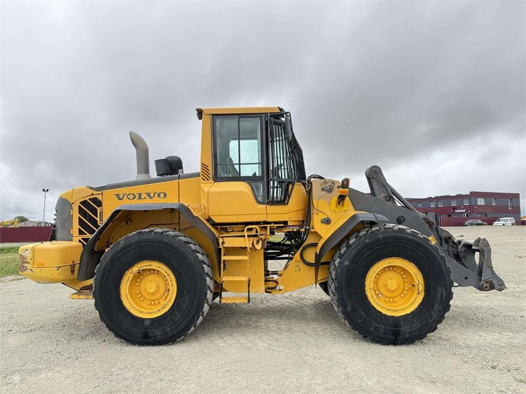 Volvo L 120 F , 4rd line , coupler  - Kolesový nakladač: obrázok 5 Volvo L 120 F , 4rd line , coupler  - Kolesový nakladač: obrázok 5