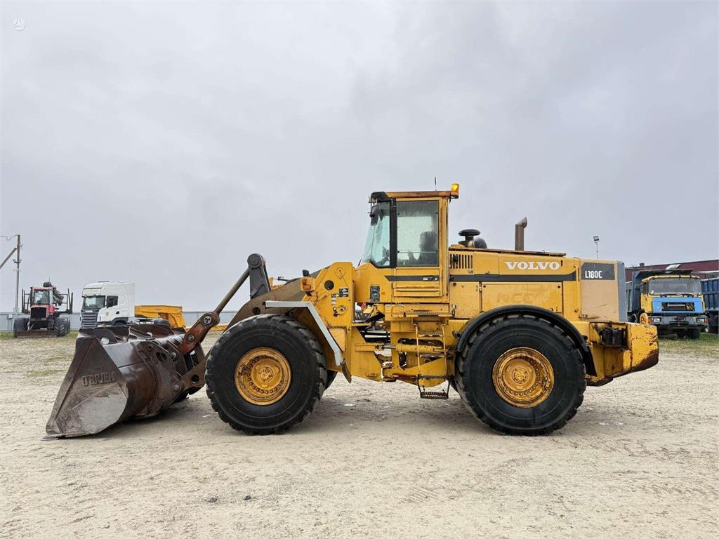 Volvo L180C quick coupler - Kolesový nakladač: obrázok 2 Volvo L180C quick coupler - Kolesový nakladač: obrázok 2