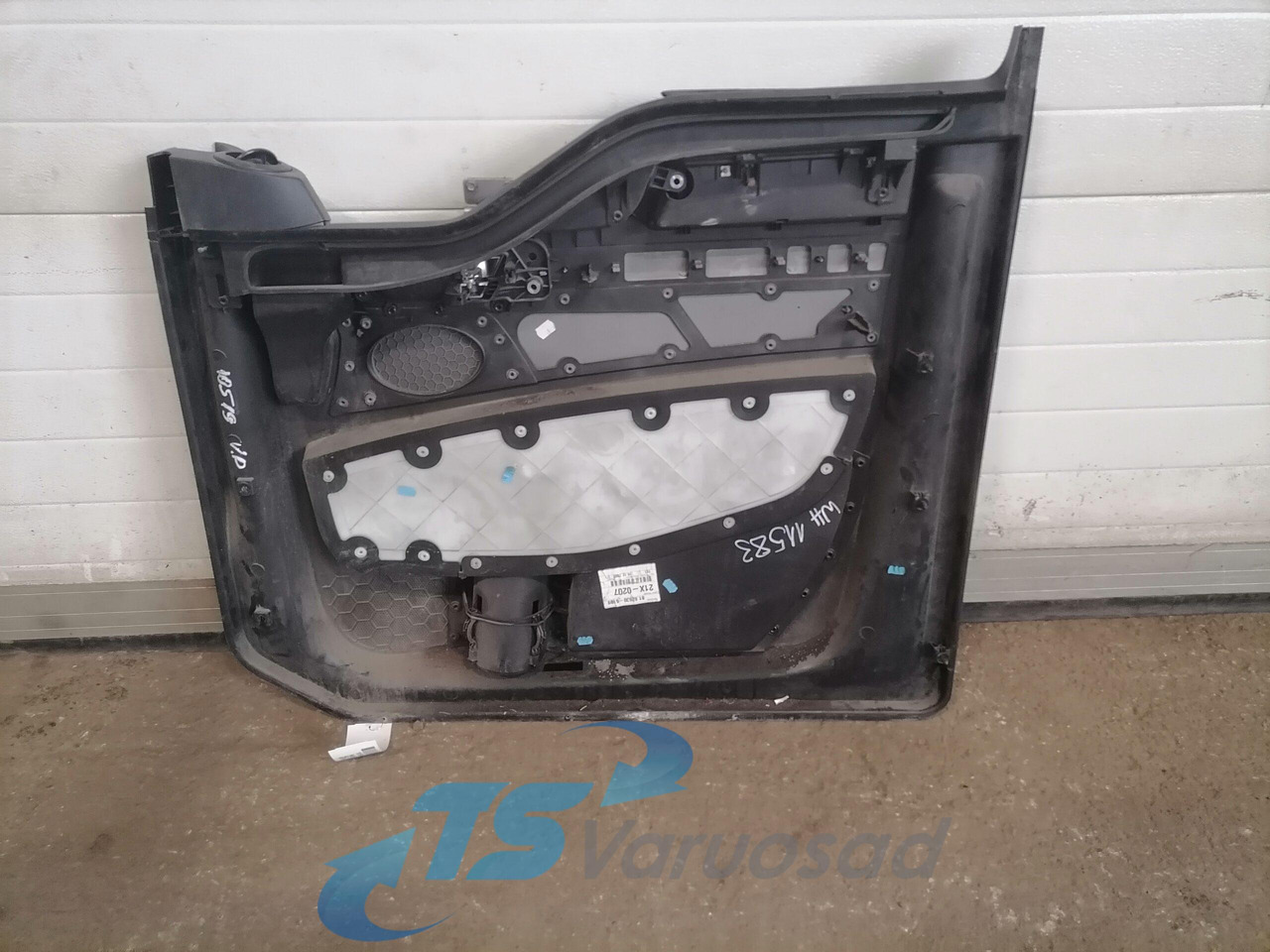 MAN Door trim panel 81626306109 - Dvere a diely pre Nákladné auto: obrázok 2 MAN Door trim panel 81626306109 - Dvere a diely pre Nákladné auto: obrázok 2
