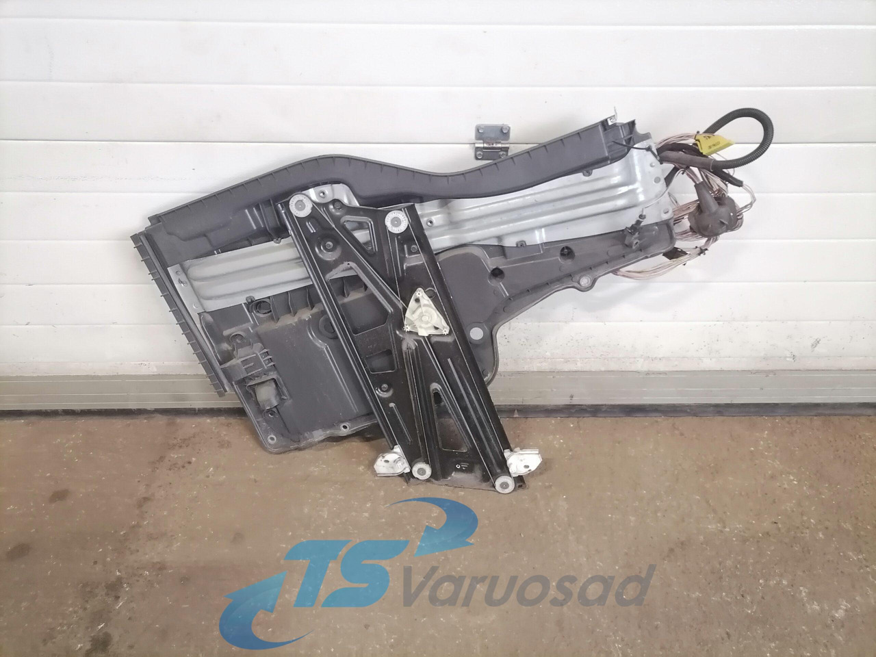 MAN window mechanism 81626456040 - Dvere a diely pre Nákladné auto: obrázok 3 MAN window mechanism 81626456040 - Dvere a diely pre Nákladné auto: obrázok 3