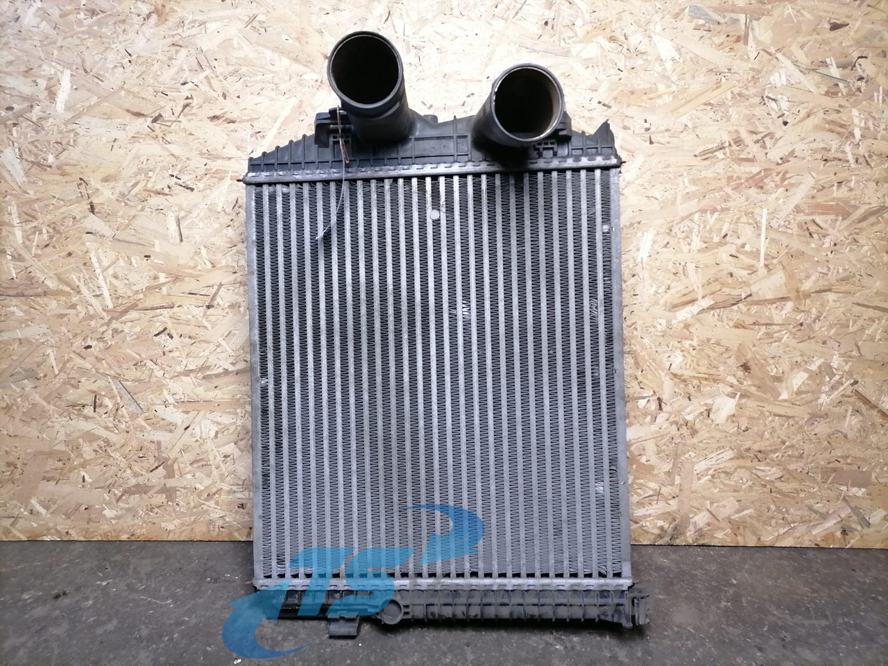 MB Intercooler radiator A9705000604 - Medzichladič pre Nákladné auto: obrázok 1 MB Intercooler radiator A9705000604 - Medzichladič pre Nákladné auto: obrázok 1
