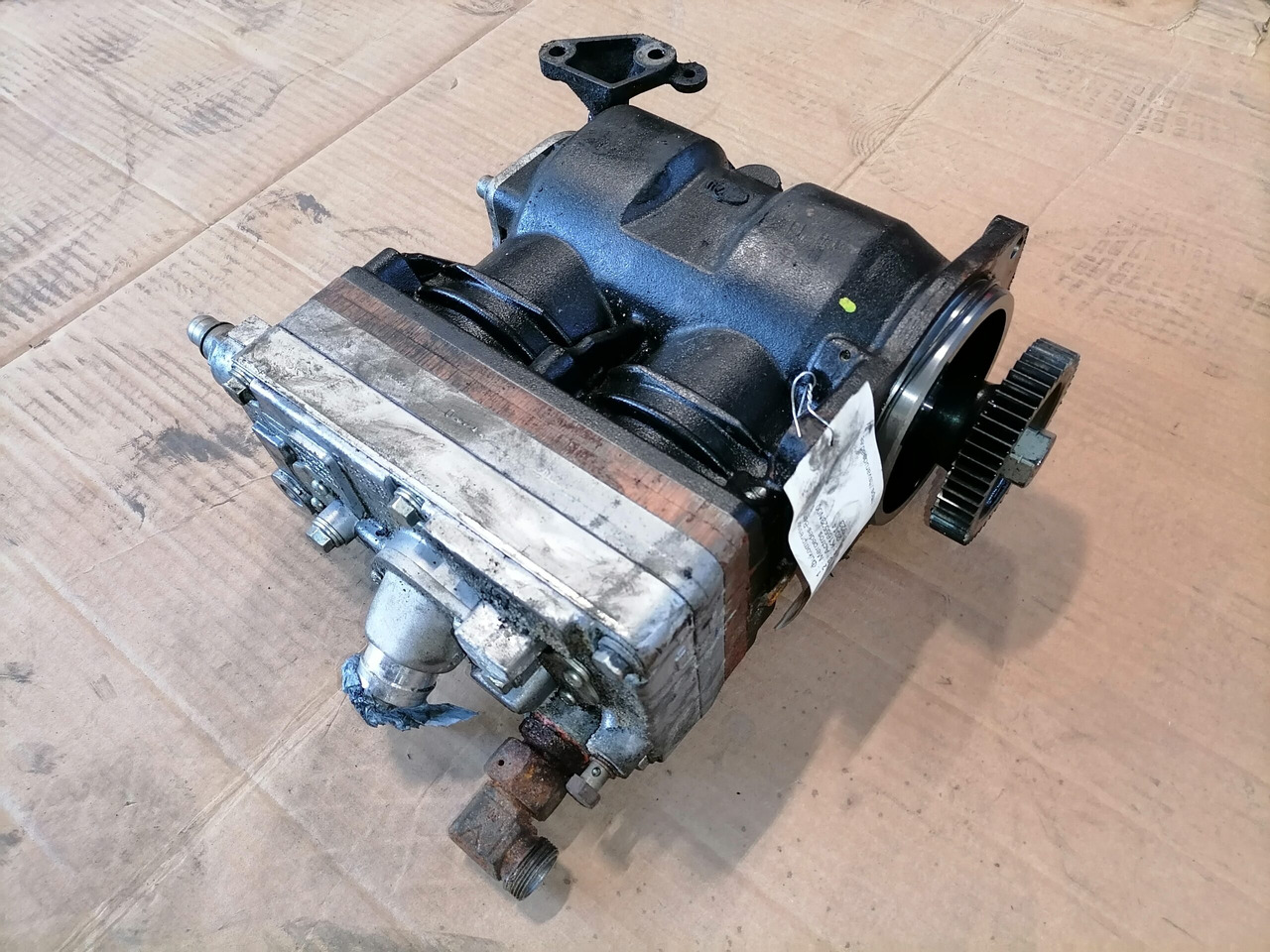 Mercedes-Benz Air compressor K165523N00 - Kompresor pre Nákladné auto: obrázok 2 Mercedes-Benz Air compressor K165523N00 - Kompresor pre Nákladné auto: obrázok 2
