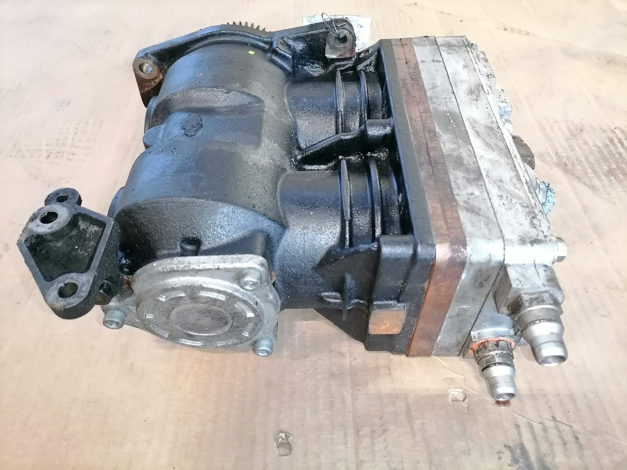 Mercedes-Benz Air compressor K165523N00 - Kompresor pre Nákladné auto: obrázok 4 Mercedes-Benz Air compressor K165523N00 - Kompresor pre Nákladné auto: obrázok 4