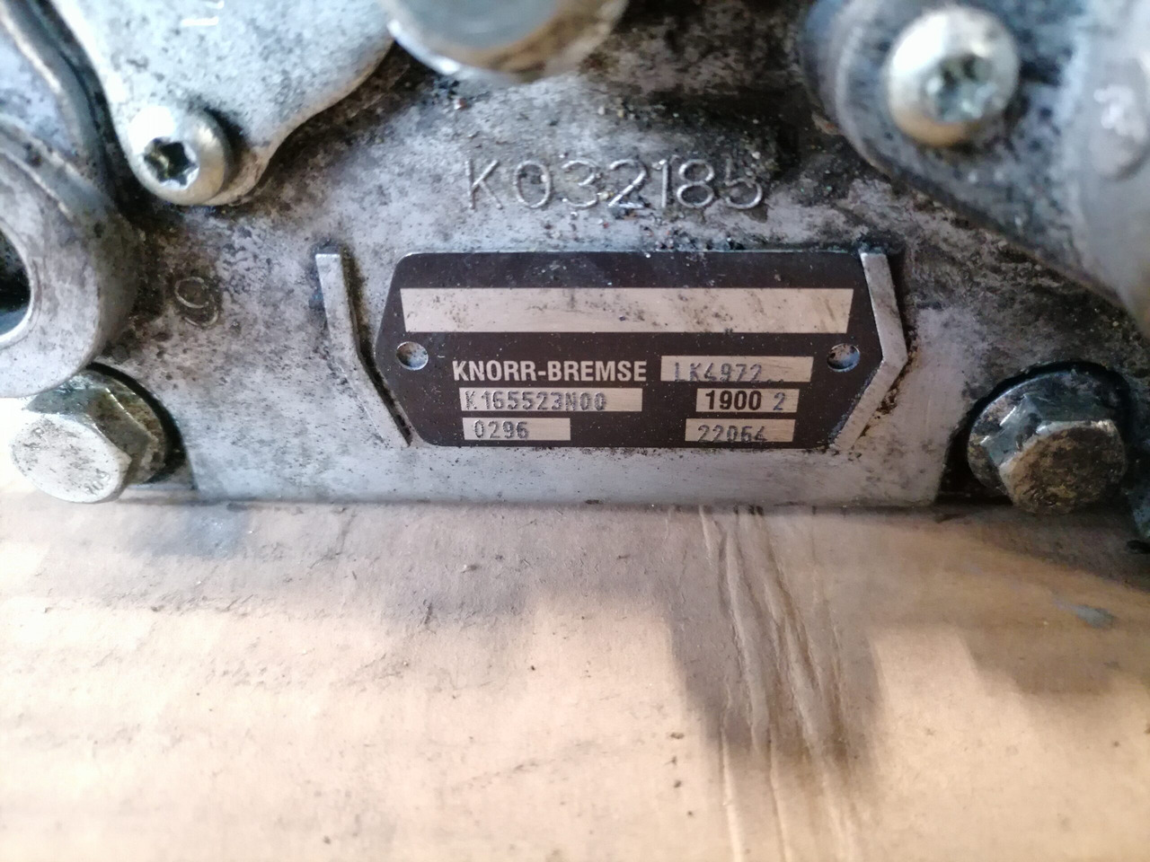 Mercedes-Benz Air compressor K165523N00 - Kompresor pre Nákladné auto: obrázok 5 Mercedes-Benz Air compressor K165523N00 - Kompresor pre Nákladné auto: obrázok 5