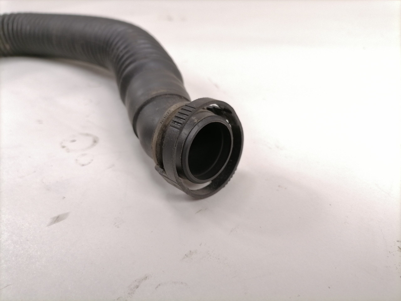 Mercedes-Benz Compressor air pipe A4711303257 - Kompresor pre Nákladné auto: obrázok 2 Mercedes-Benz Compressor air pipe A4711303257 - Kompresor pre Nákladné auto: obrázok 2